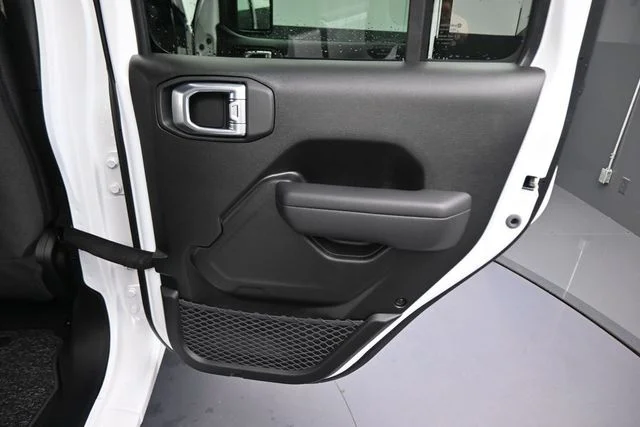 New 2026 Bright White Clear-Coat Exterior Paint Jeep 85th Anniversary Edition image 22