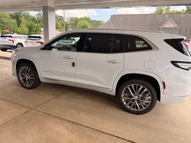 New 2026 Iridescent White Tricoat Buick Avenir image 2