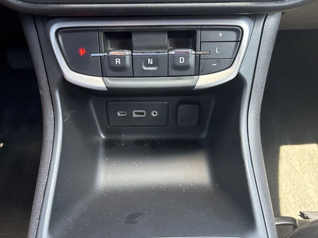 Used 2024 Summit White GMC SLE image 28