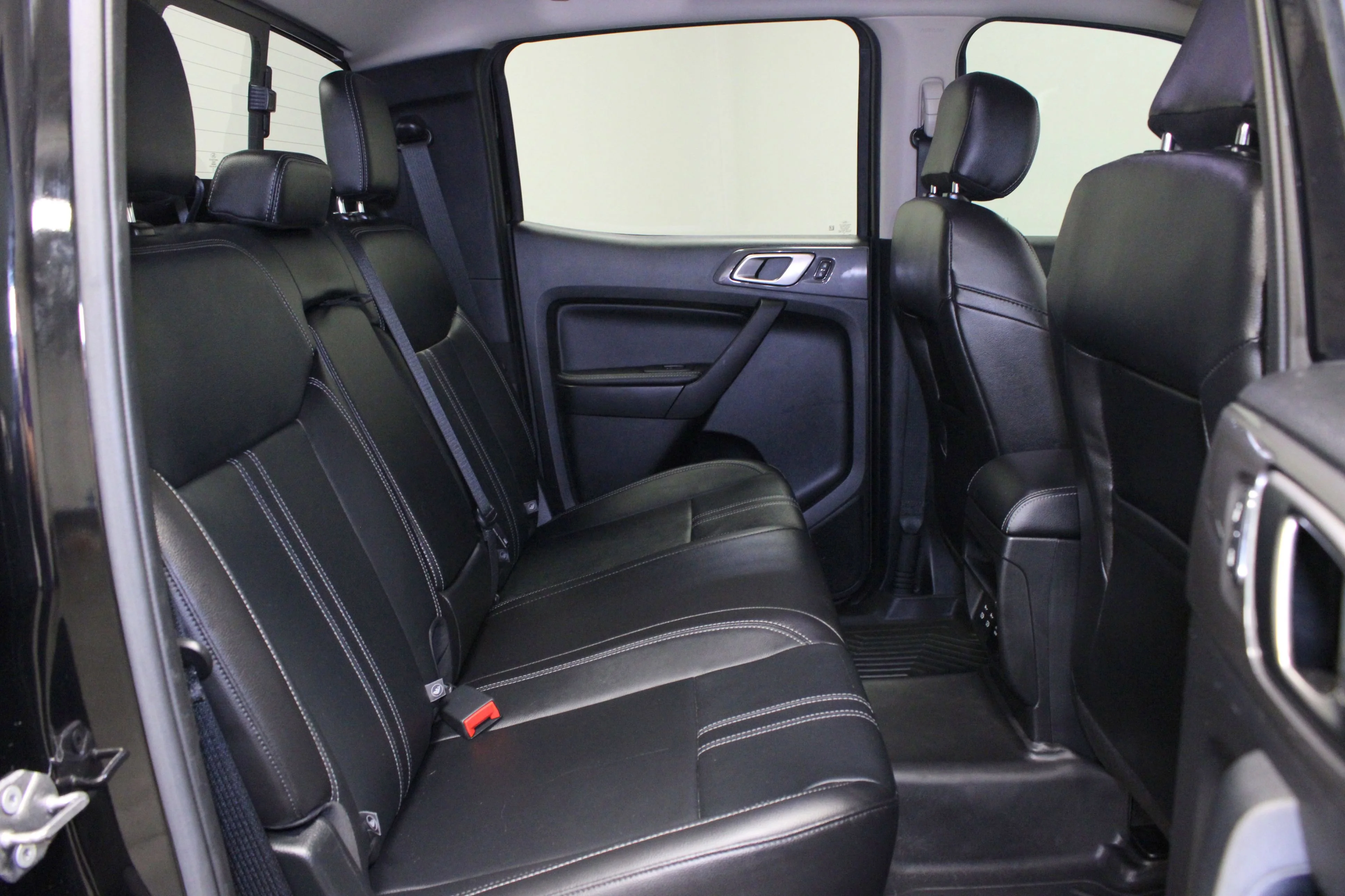Used 2020 Shadow Black Ford Lariat image 16