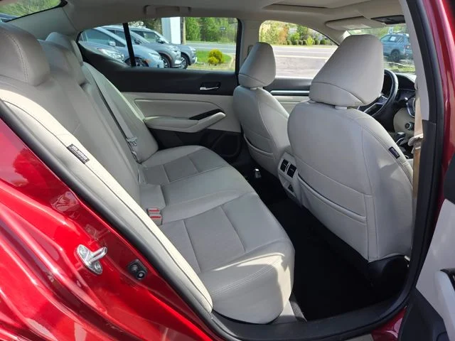 Used 2022 Red Nissan 2.5 SL image 21