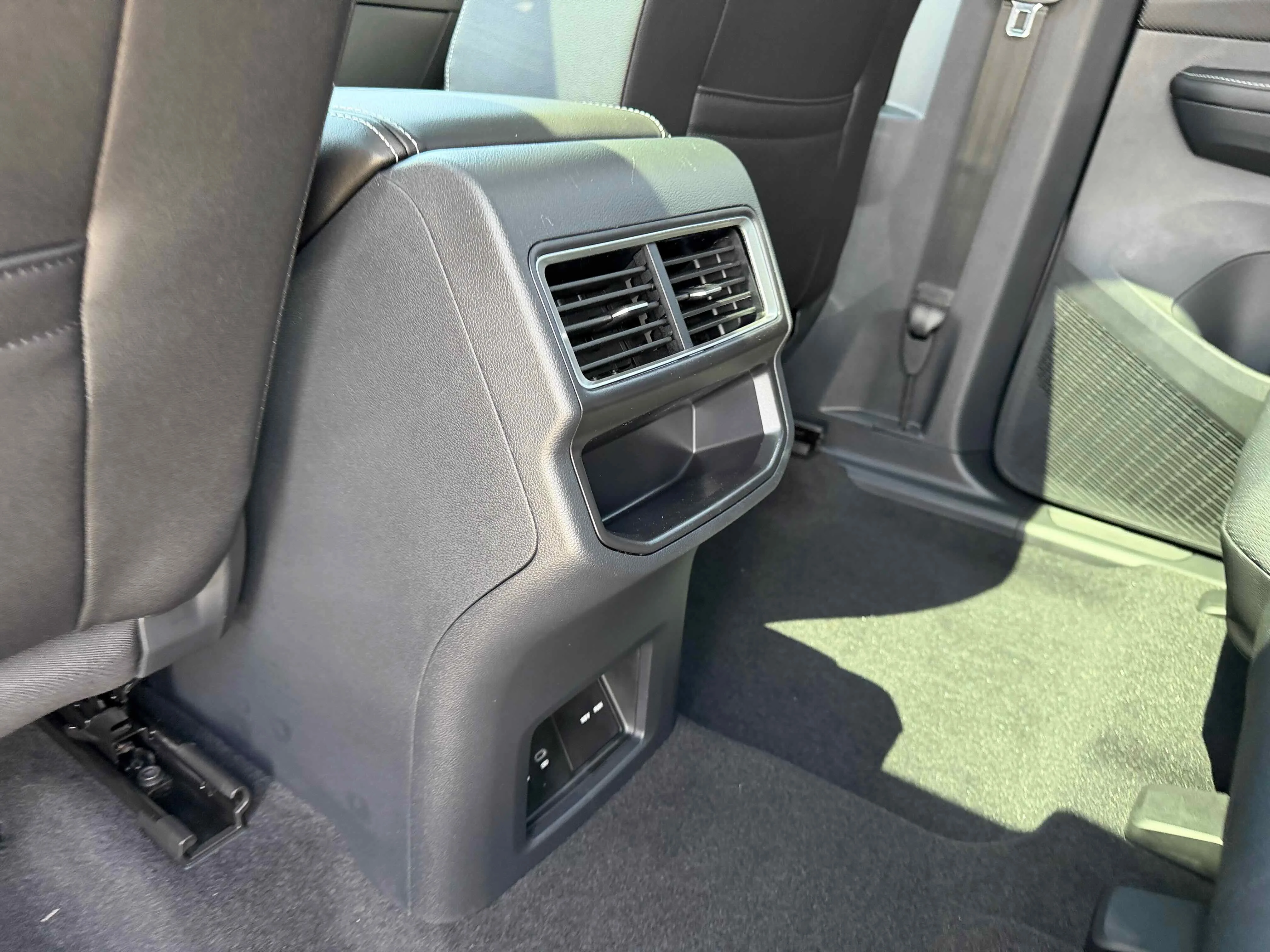 New 2026 Silver Mist Volkswagen 2.0T SE w/Technology image 29