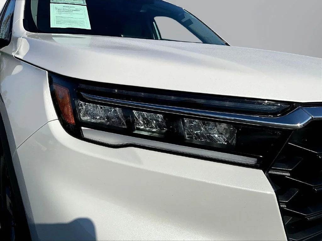 Used 2024 Platinum White Pearl Honda EX-L image 33