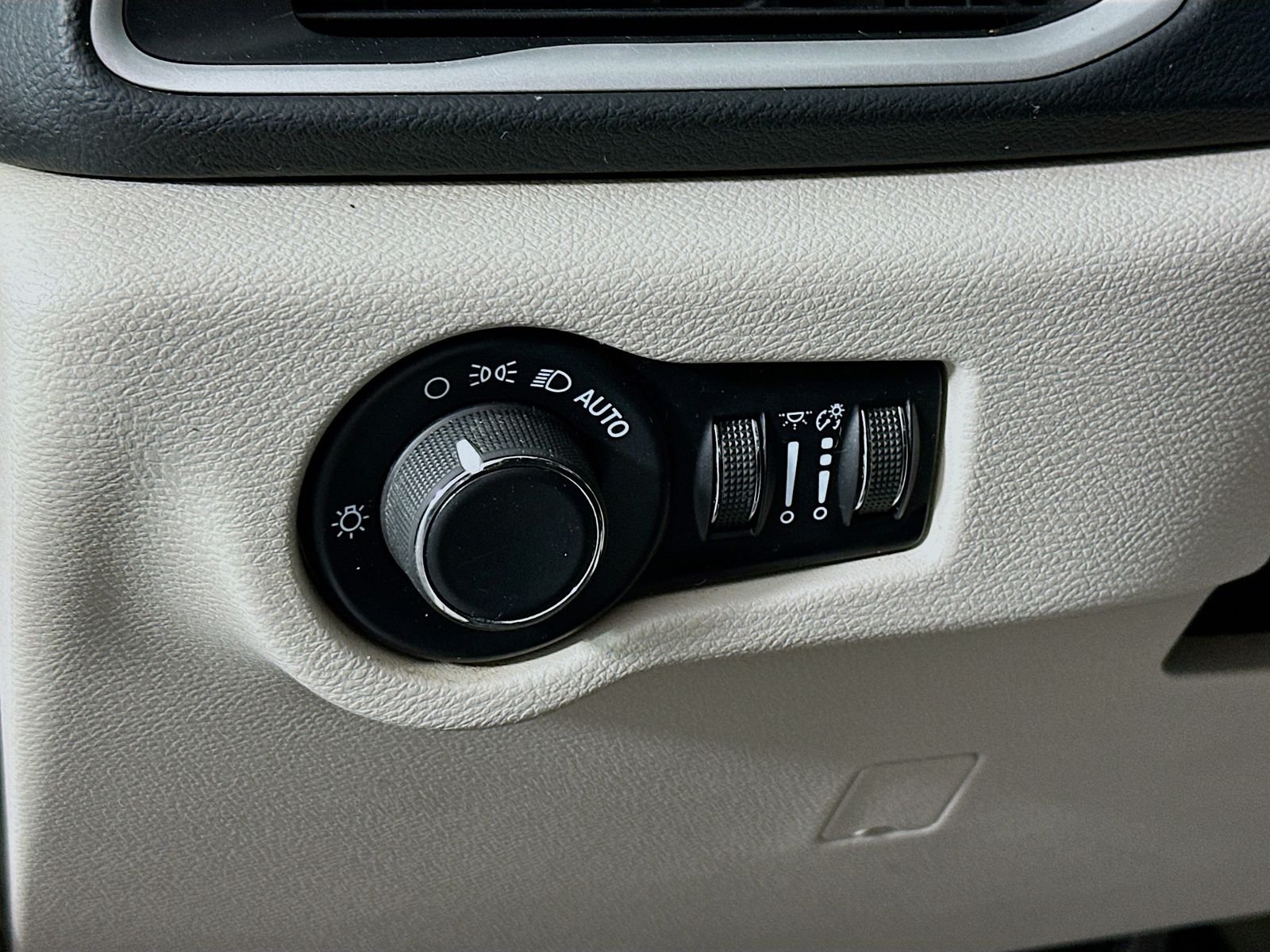 Used 2023 Bright White Clearcoat Chrysler LX image 11