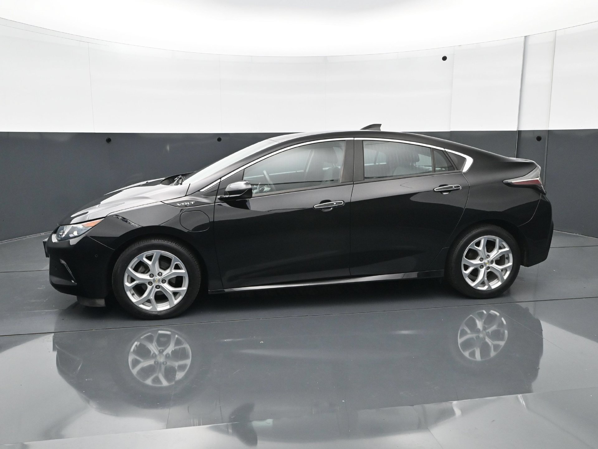 Used 2017 Mosaic Black Metallic Chevrolet Premier image 4