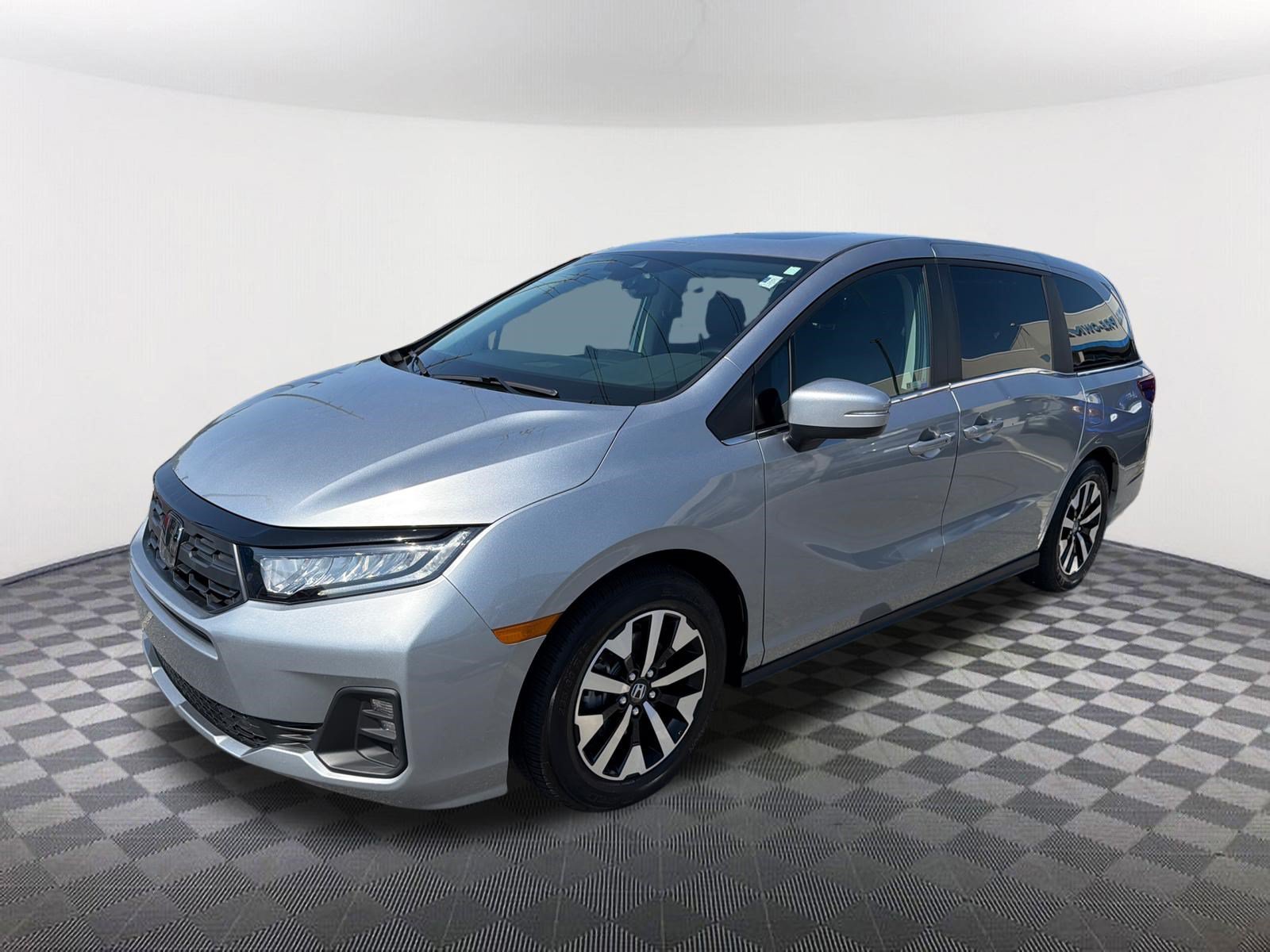 Certified Used 2025 Solar Silver Metallic Honda EX-L image 3