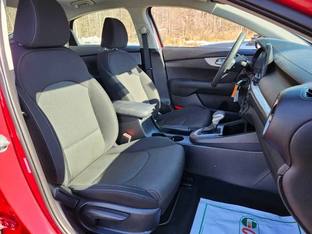 Used 2024 Red Kia LXS image 19