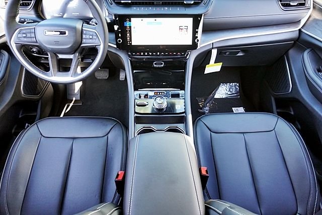 New 2026 Baltic Gray Metallic Clear-Coat Exterior Paint Jeep Limited image 23