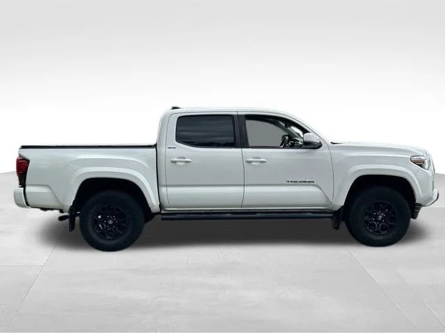 Used 2022 White Toyota SR5 image 6