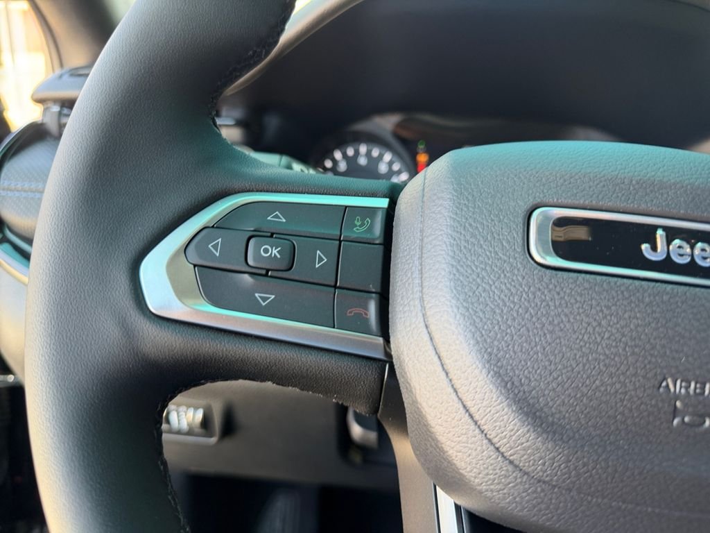 New 2026 Fathom Blue Pearl-Coat Exterior Paint Jeep Latitude image 24