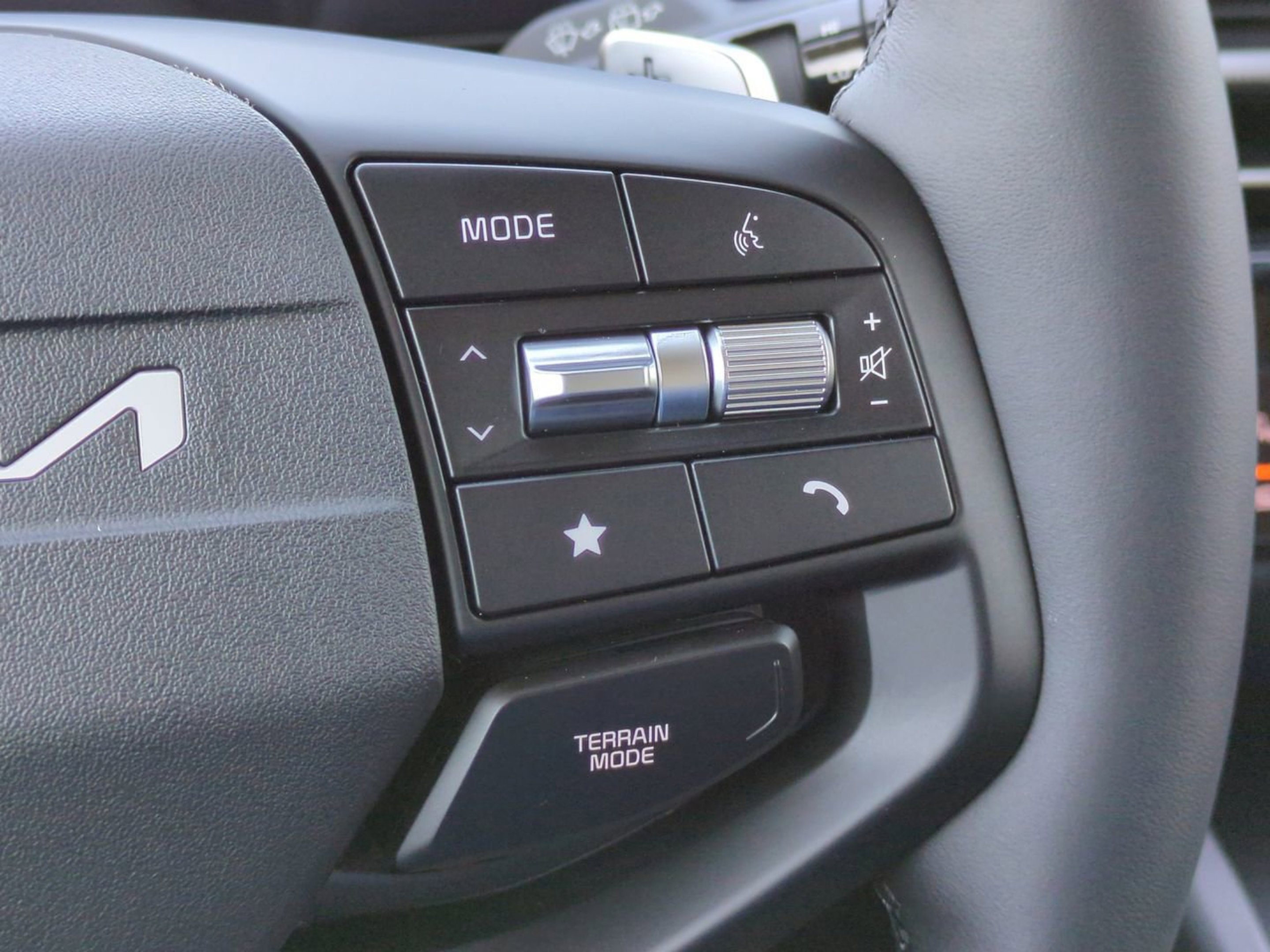 New 2026 Snow White Pearl Kia S image 28