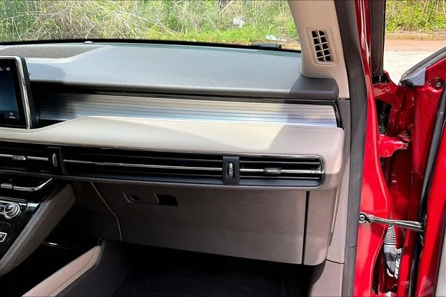 Used 2022 Red Lincoln Standard image 21