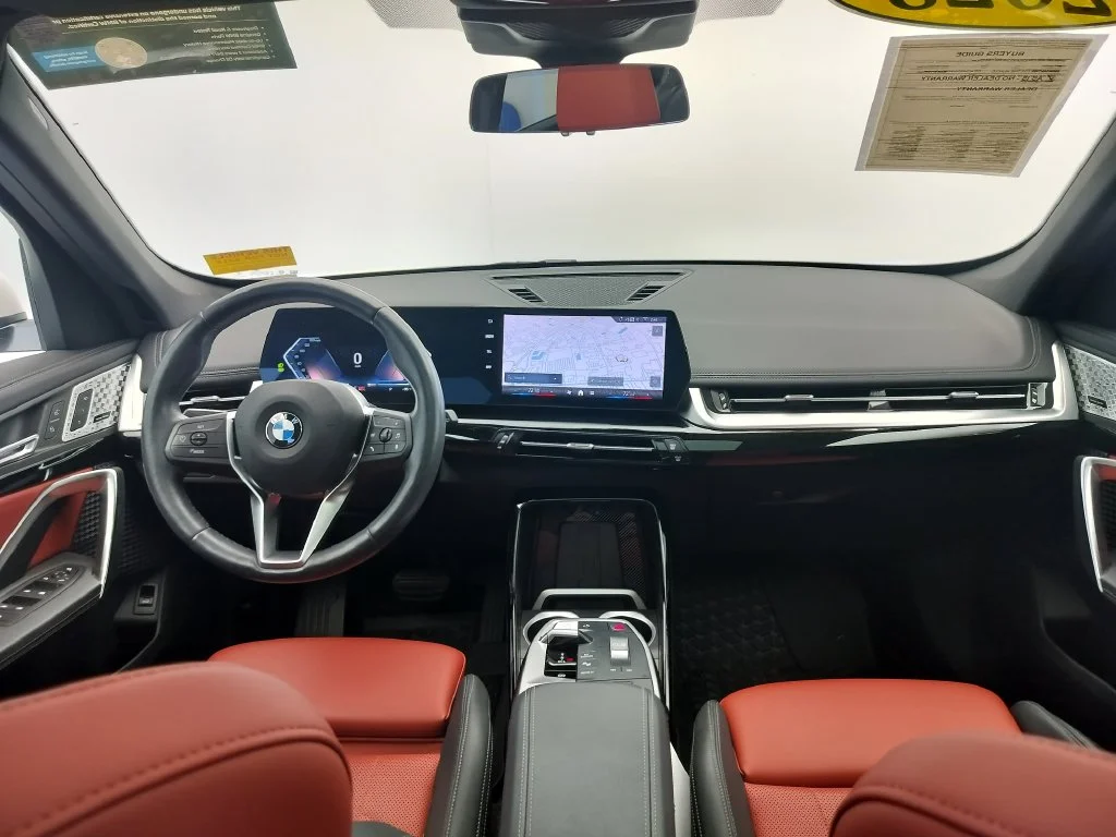Used 2025 White BMW xDrive28i image 11