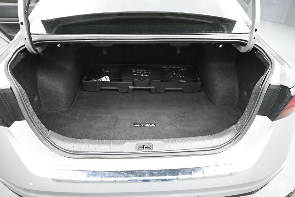 Used 2022 Silver Nissan 2.5 SV image 14