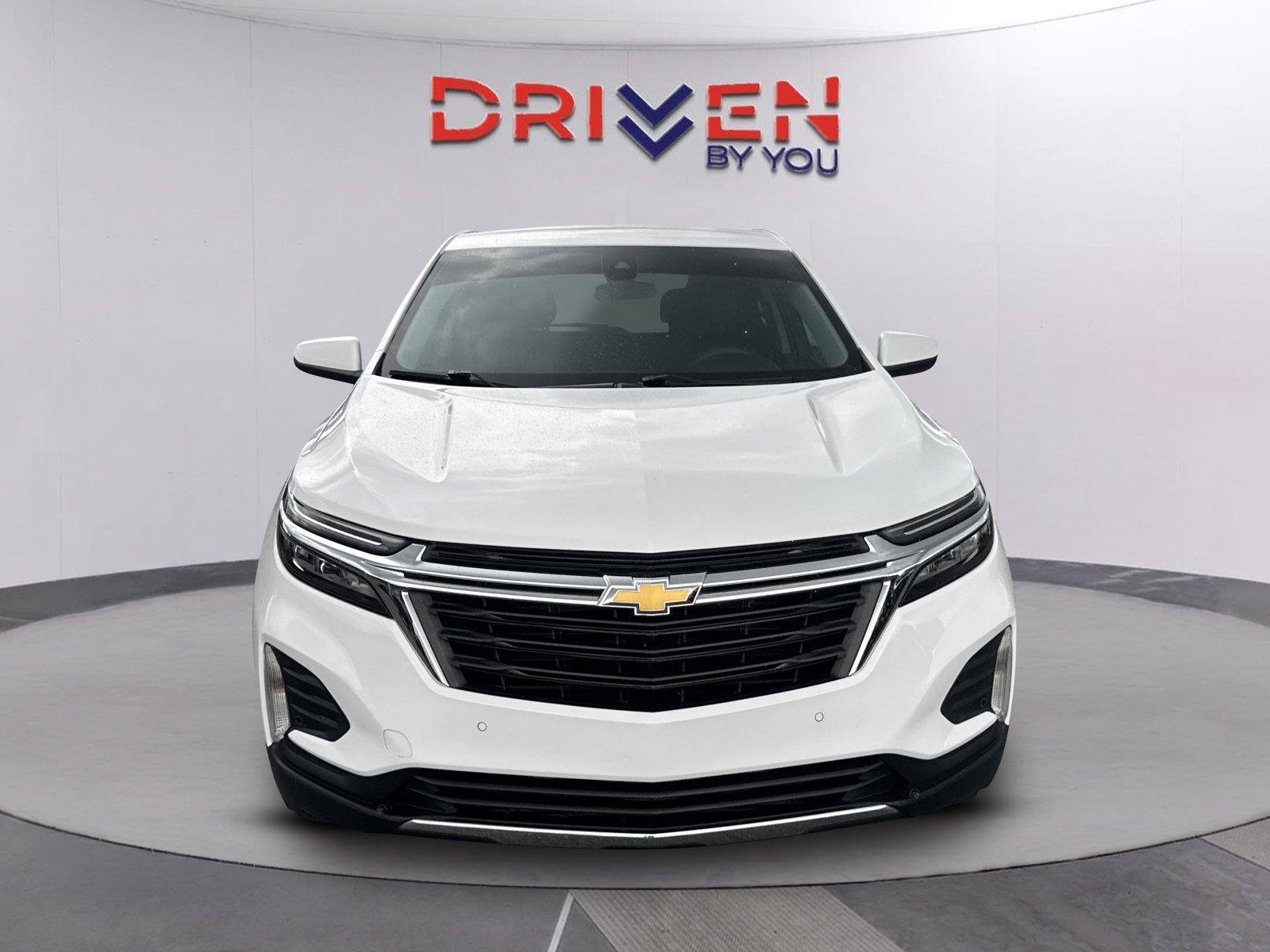 Used 2023 SUMMIT WHITE Chevrolet LT image 9
