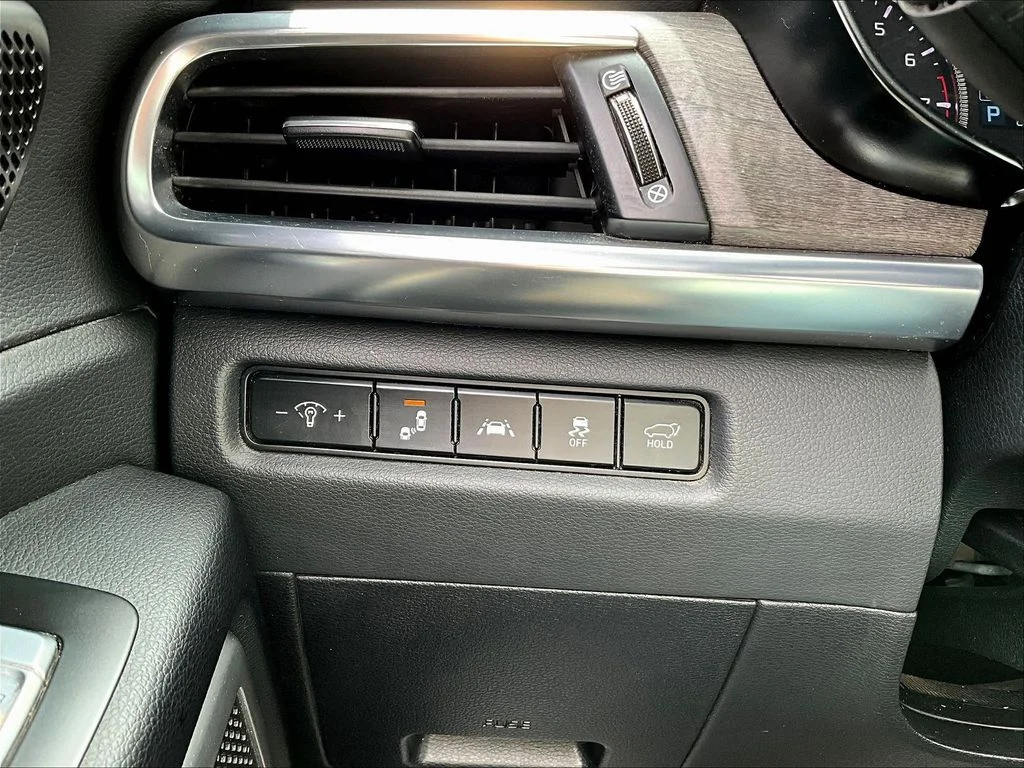 Used 2022 Black Kia EX image 15