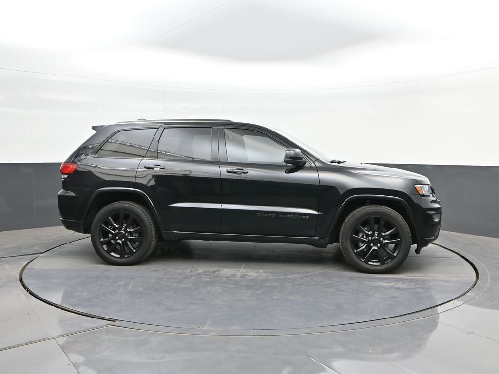 Used 2019 Black Jeep Altitude image 25