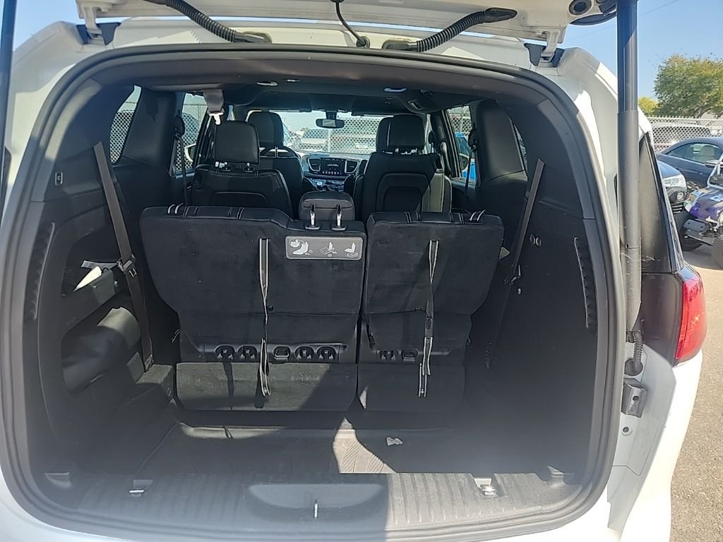 Used 2019 White Chrysler Touring L image 18