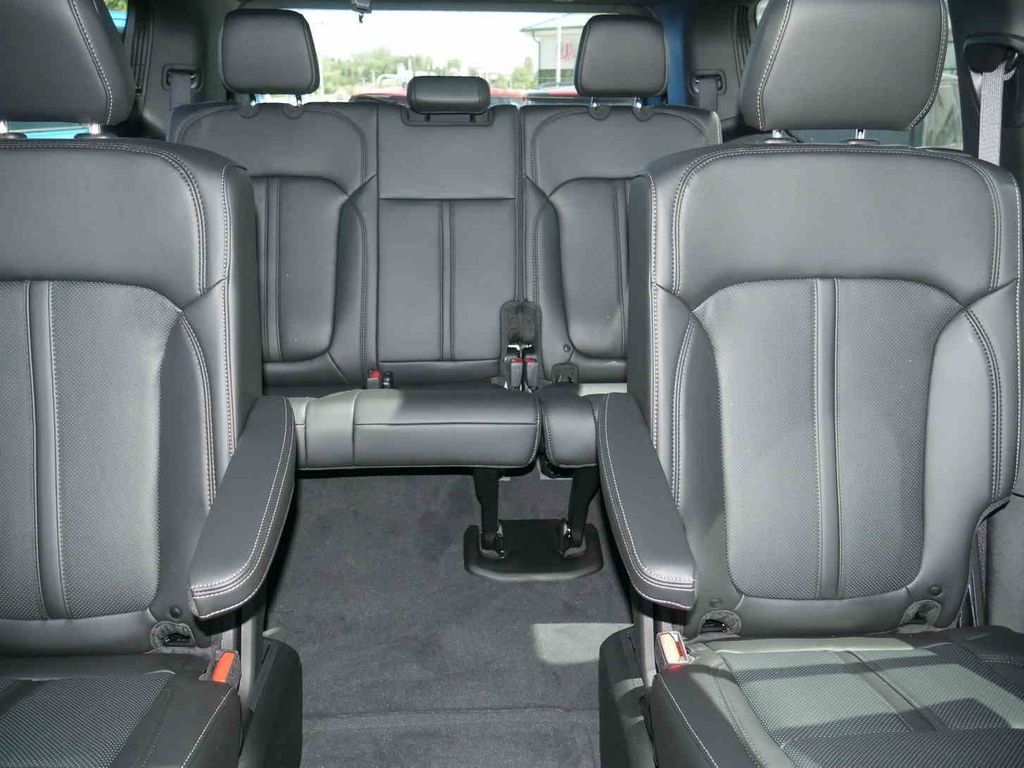 New 2026 High Gloss Black Jeep Grand Wagoneer image 32