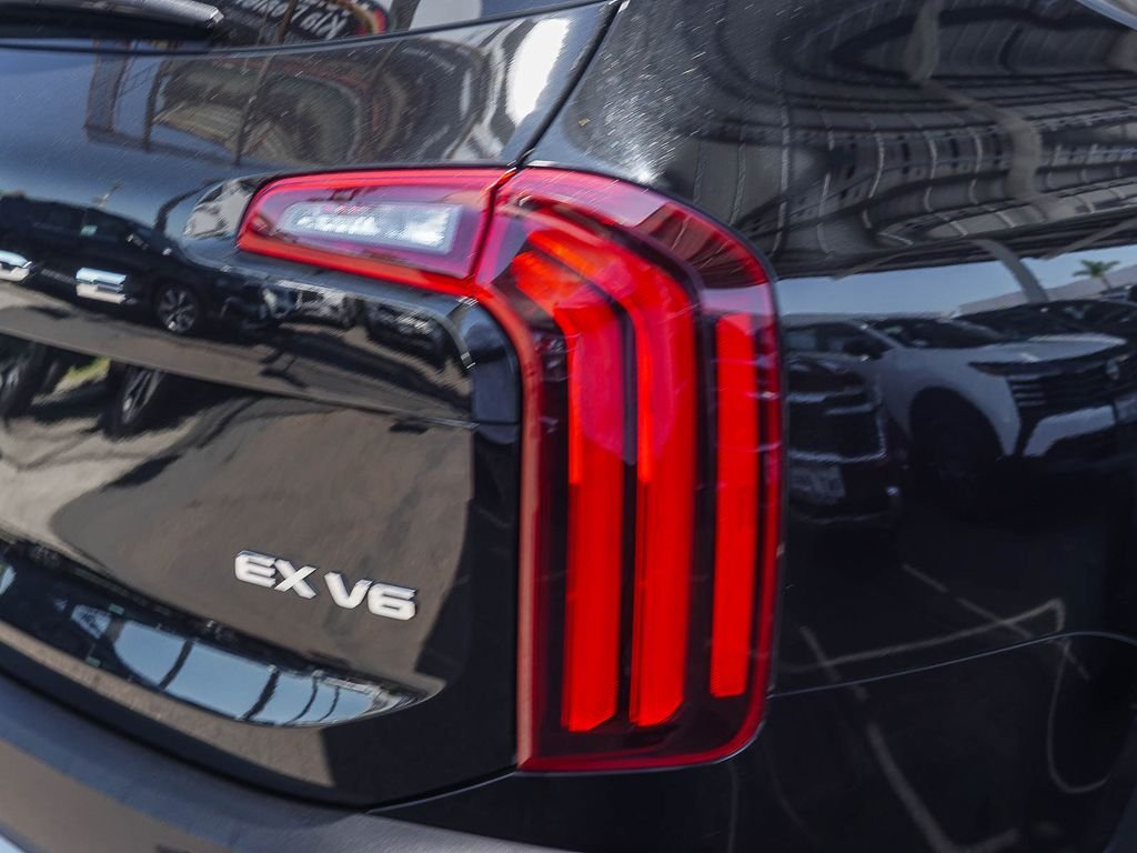 Used 2020 Black Kia EX image 8