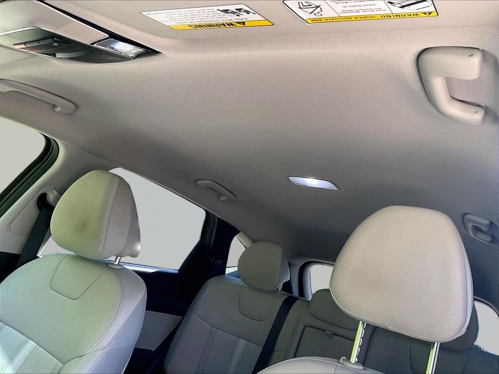Used 2025 Green Hyundai SEL image 7