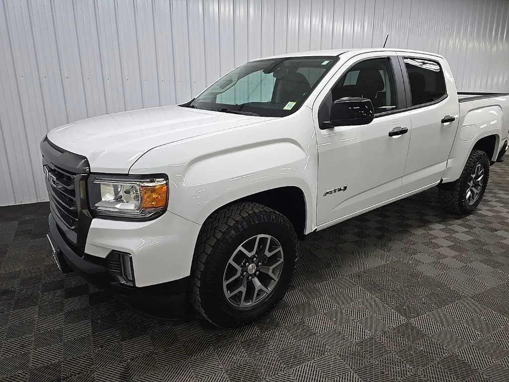 Used 2022 White GMC AT4 w/Leather image 8