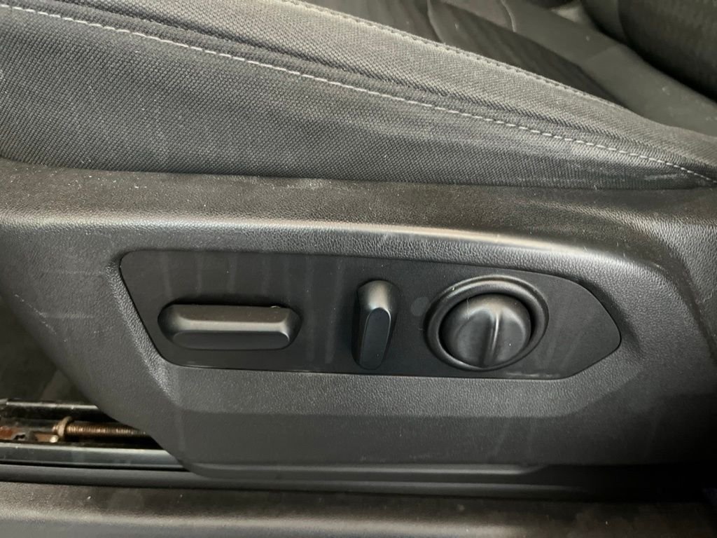Used 2021 White GMC Elevation image 3