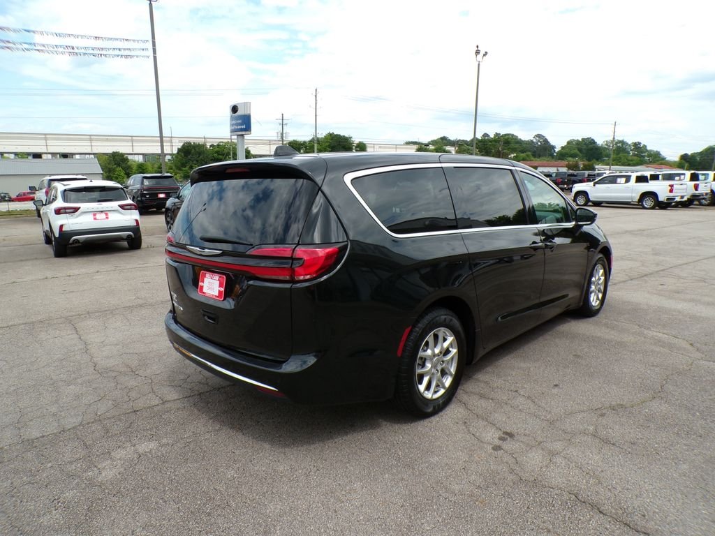Used 2023 Brilliant Black Crystal Pearlcoat Chrysler Touring L image 7
