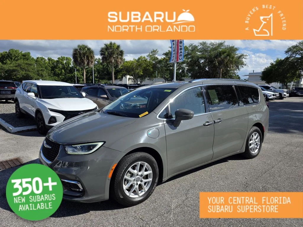 2021 Chrysler Pacifica Hybrid Touring L Hybrid's photo