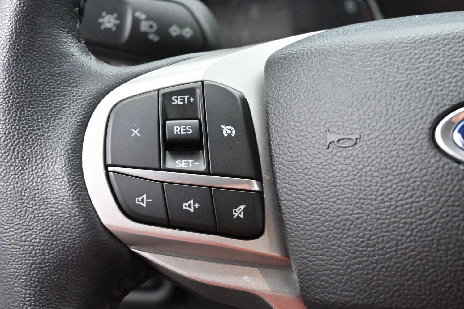 Used 2023 Oxford White Ford XLT image 19