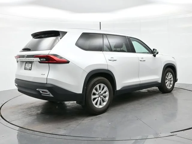 Used 2024 Wind Chill Pearl Toyota XLE image 7