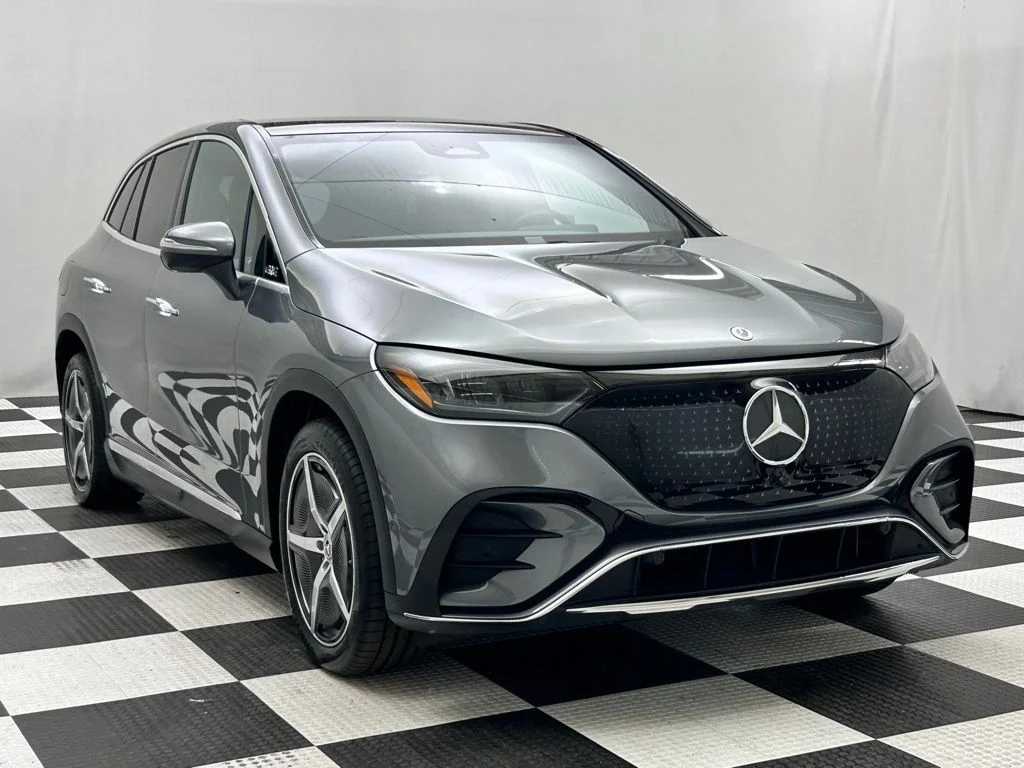 Used 2023 Gray Mercedes-Benz 500 SUV image 2