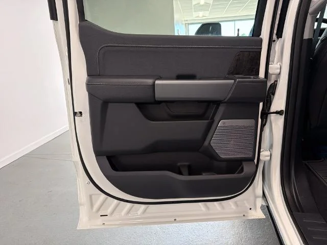 New 2027 Star White Metallic Tri-Coat Ford F-250® Lariat® image 24