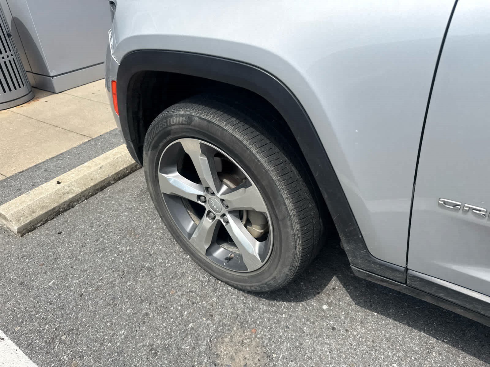 Used 2022 Silver Zynith Jeep Limited image 5