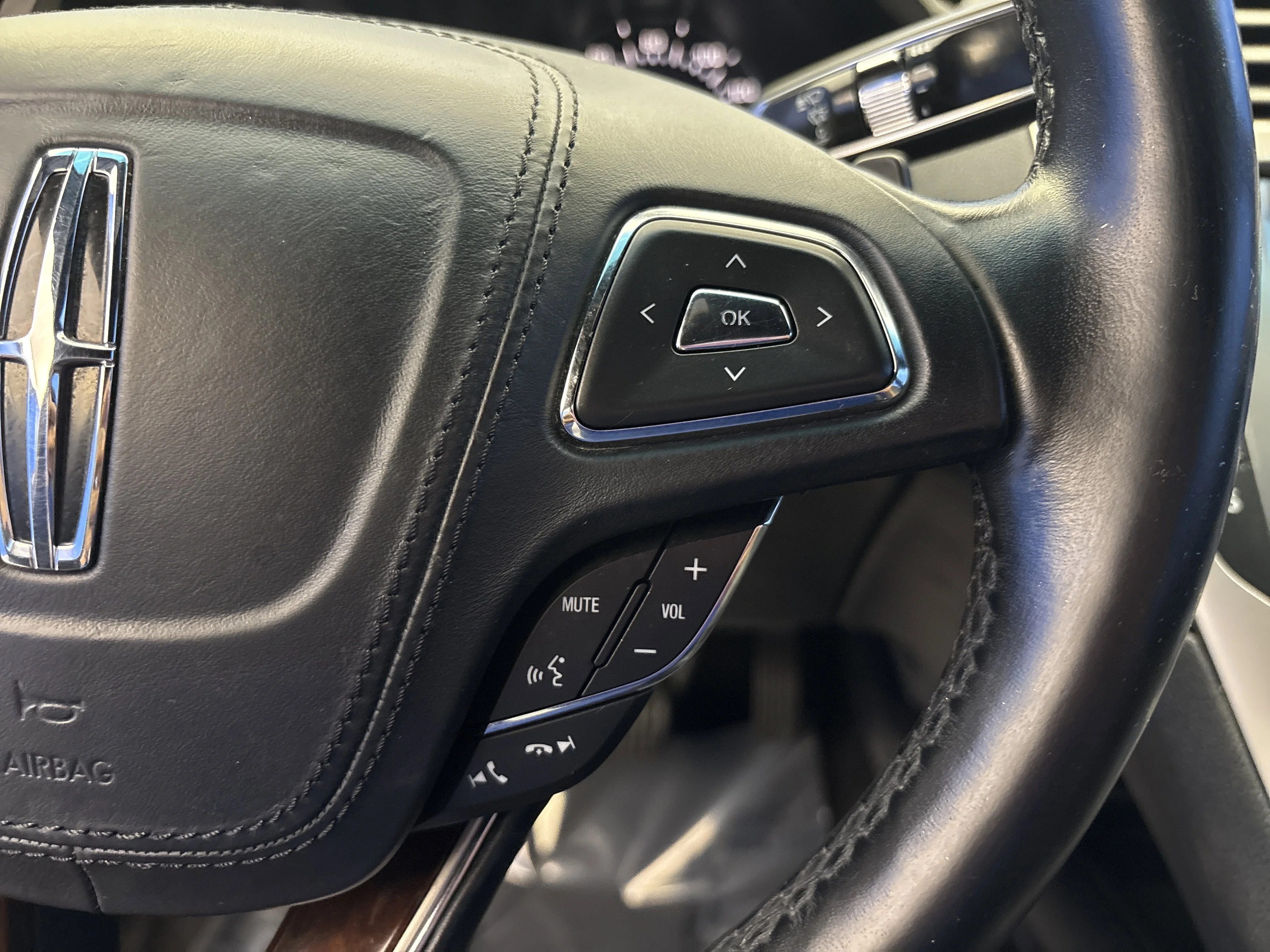Used 2017 Black Velvet Lincoln Select image 16