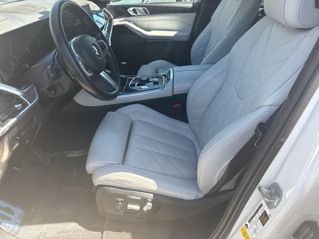 Used 2024 White BMW sDrive40i image 22