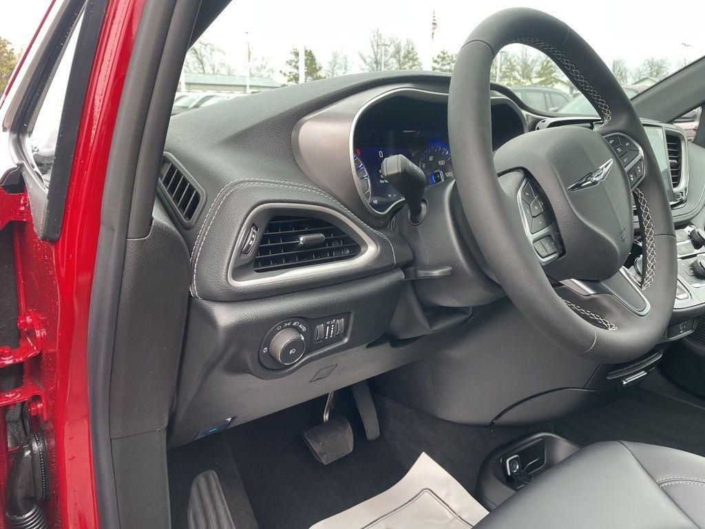 New 2026 Red Hot Pearl-Coat Exterior Paint Chrysler Select image 19