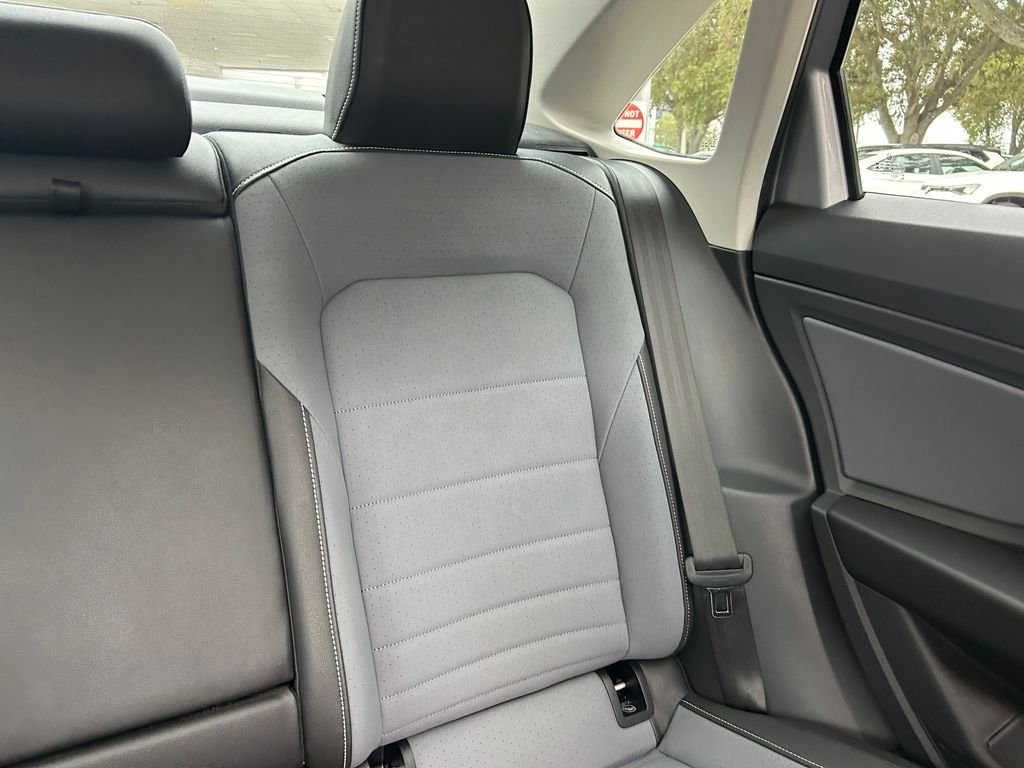 Certified Used 2025 Silver Volkswagen 1.5T SE image 14