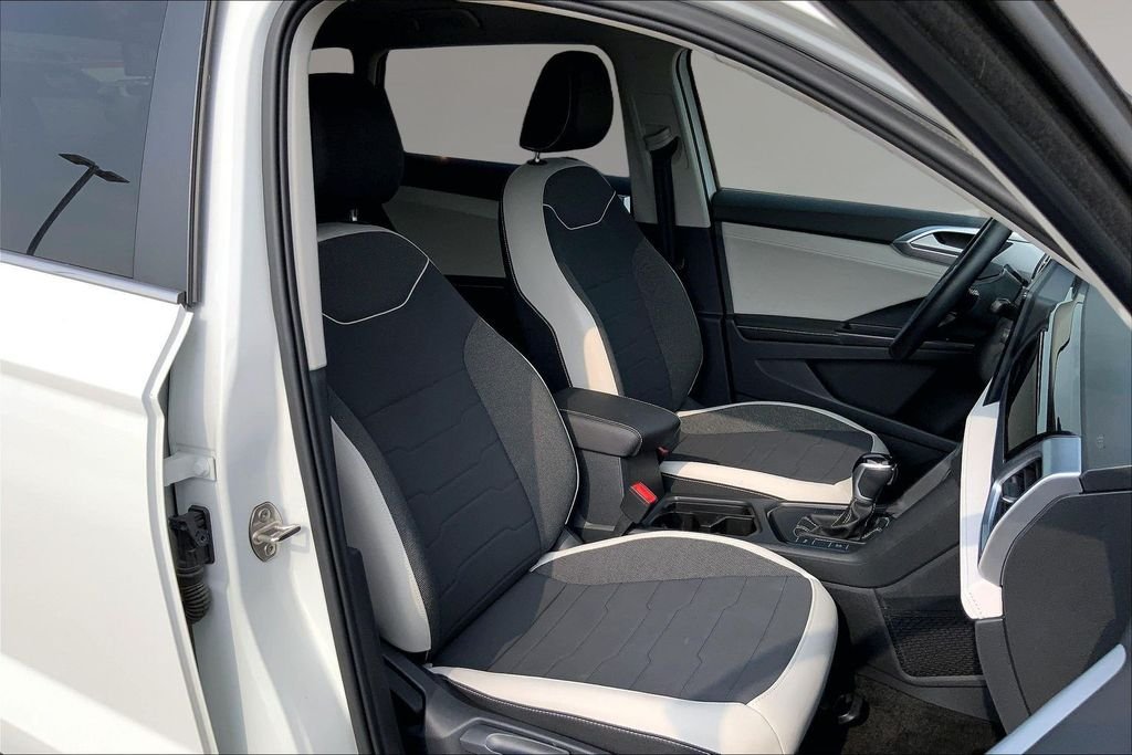 Certified Used 2025 Pure White Volkswagen 1.5T SE image 7
