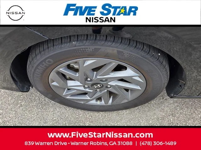 Used 2024 Black Hyundai SEL image 15