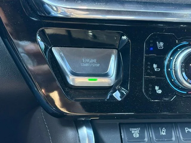 Used 2025 Silver GMC Denali image 18