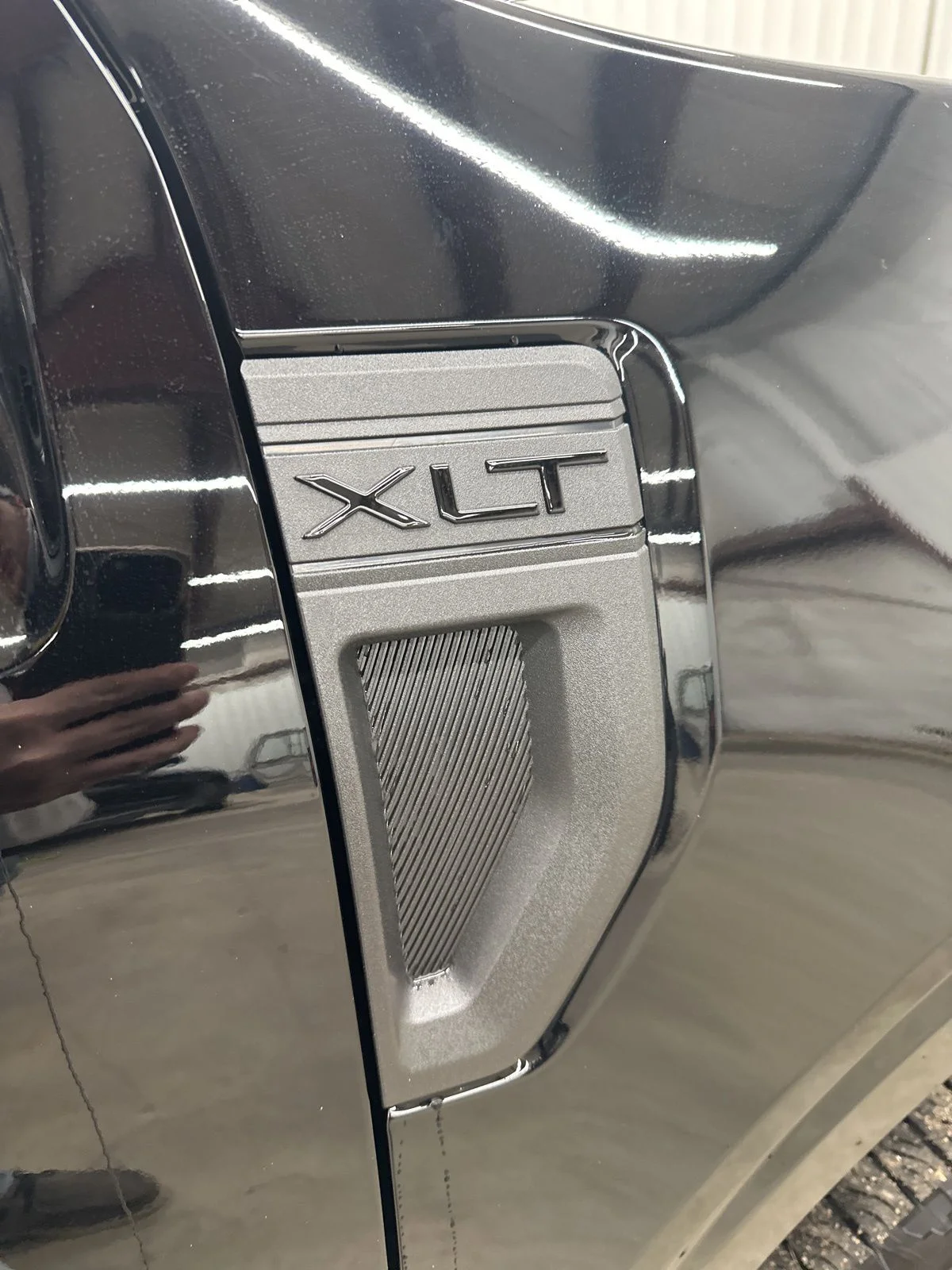 New 2025 Shadow Black Ford XLT image 9