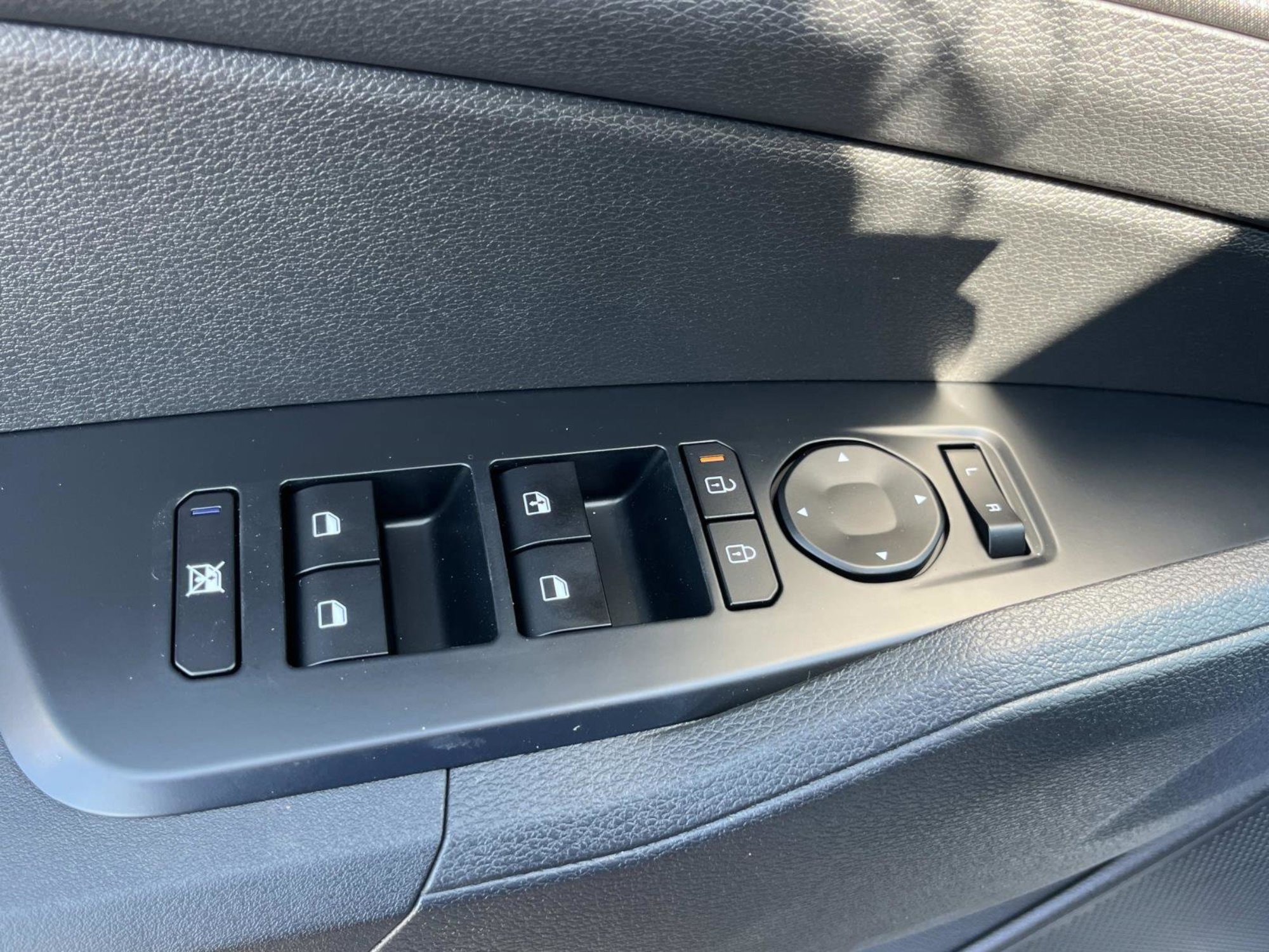 New 2026 Snow White Pearl Kia S image 22