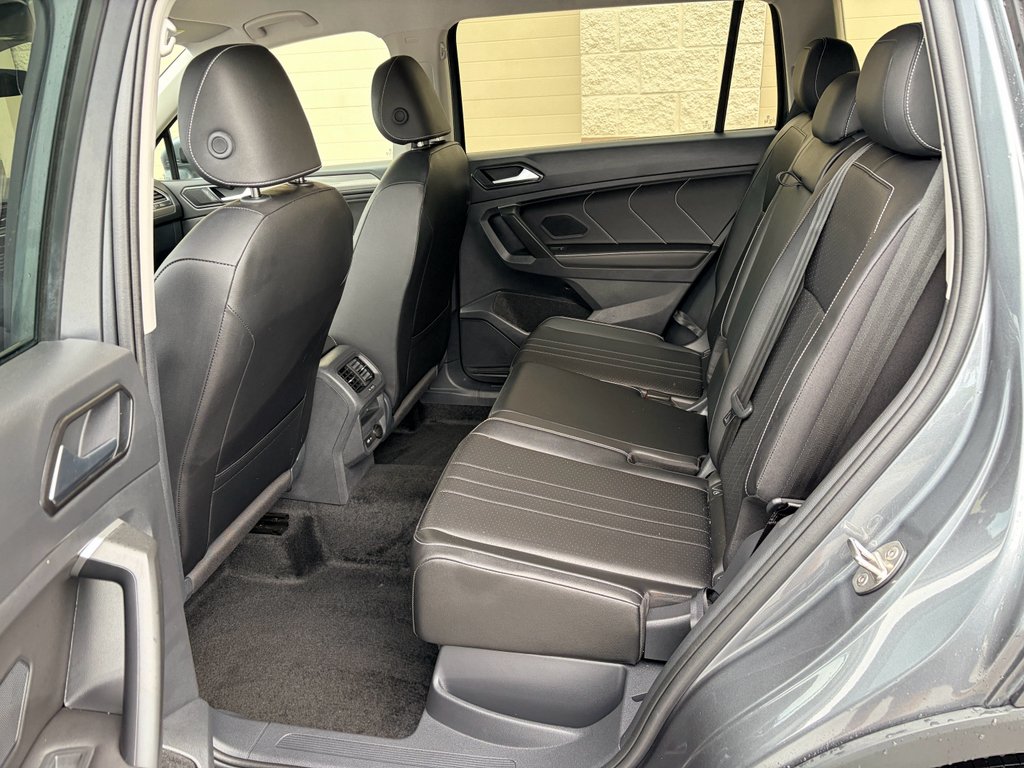 Used 2024 Platinum Gray Metallic Volkswagen SE image 19