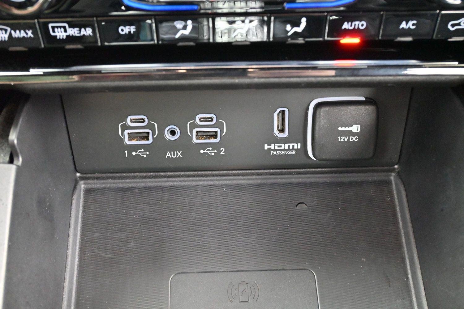 Used 2023 Diamond Black Crystal Pearlcoat Jeep Overland image 27