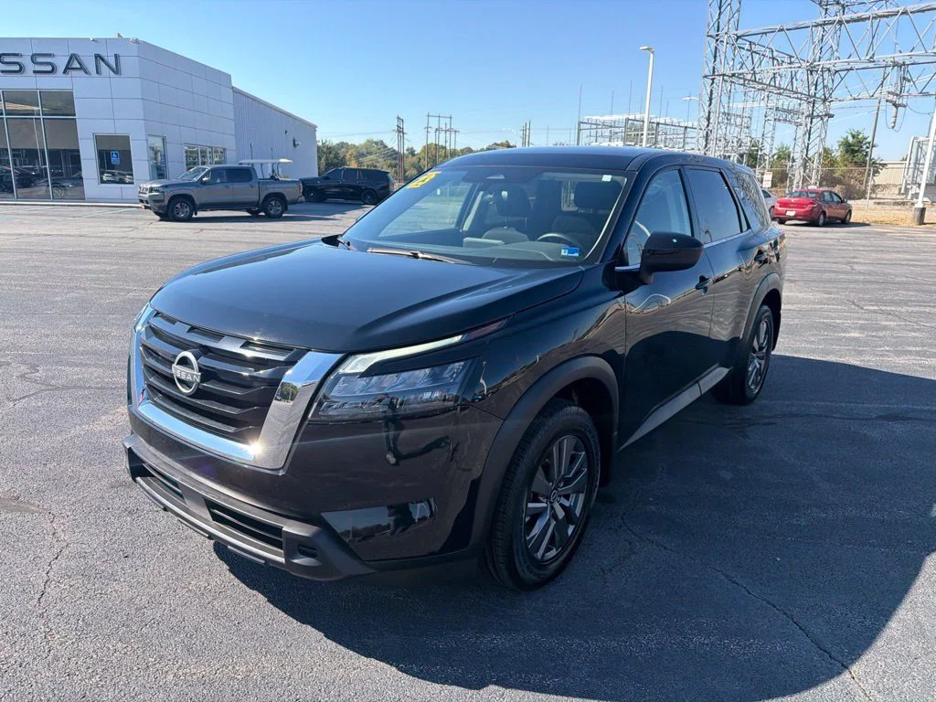 Used 2023 Super Black Nissan S image 3