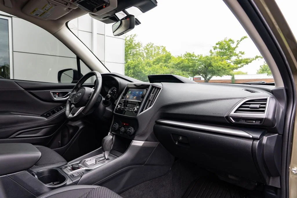 Used 2022 Green Subaru Premium image 28