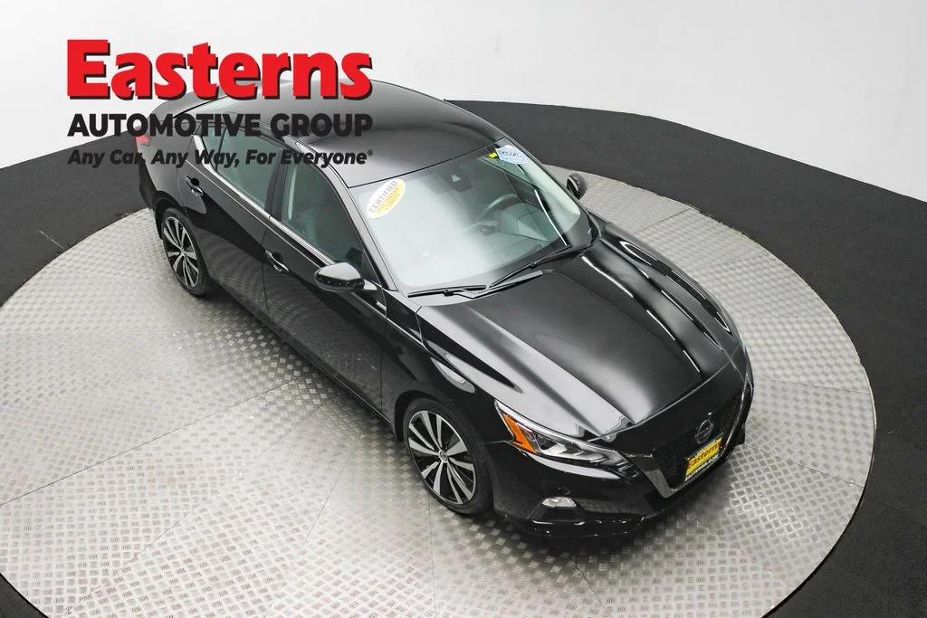 Used 2022 Black Nissan 2.5 SR image 3