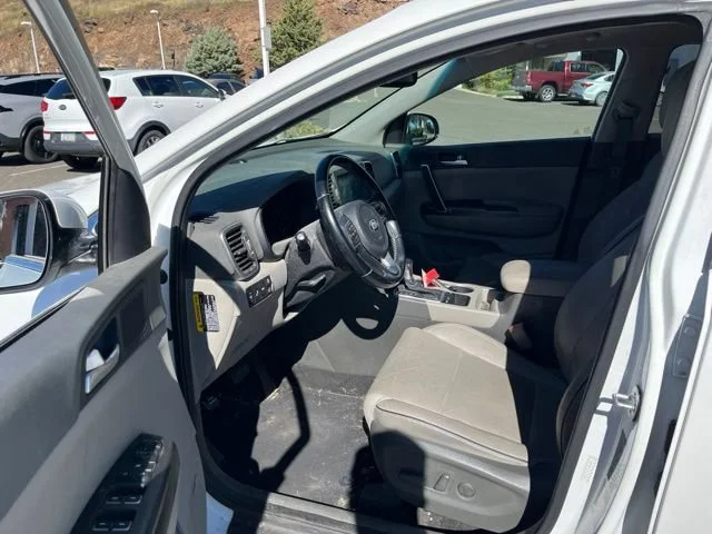 Used 2017 Snow White Pearl Kia EX image 16