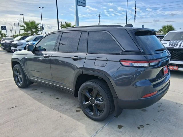 New 2026 Baltic Gray Metallic Clear-Coat Exterior Paint Jeep Limited image 5